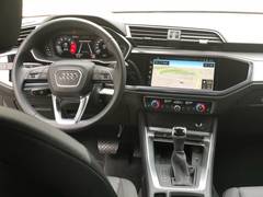 Автомобиль Audi Q3 для аренды в Милане