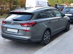 Автомобиль Hyundai i30 Wagon для аренды в Италии