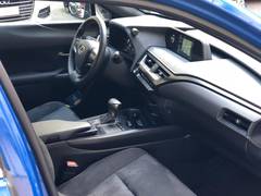Автомобиль Lexus UX 200 для аренды в Катании